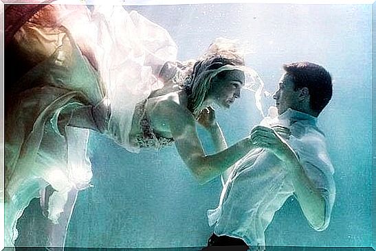 A couple under water