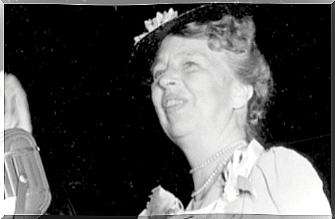 Eleanor Roosevelt speaks at an event