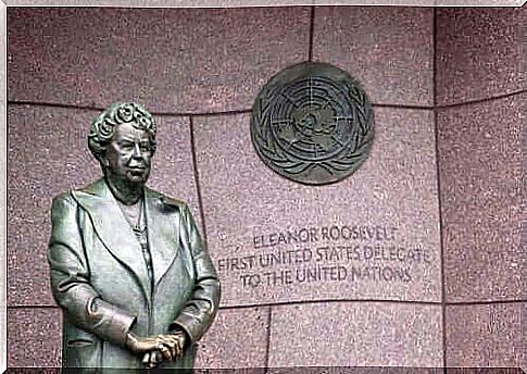 A statue of Eleanor Roosevelt